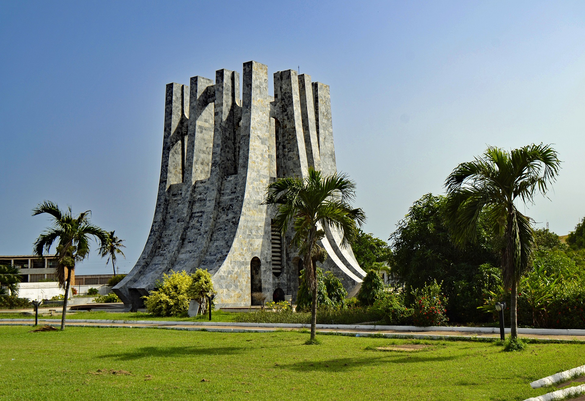 How to get from Accra Airport to the city centre