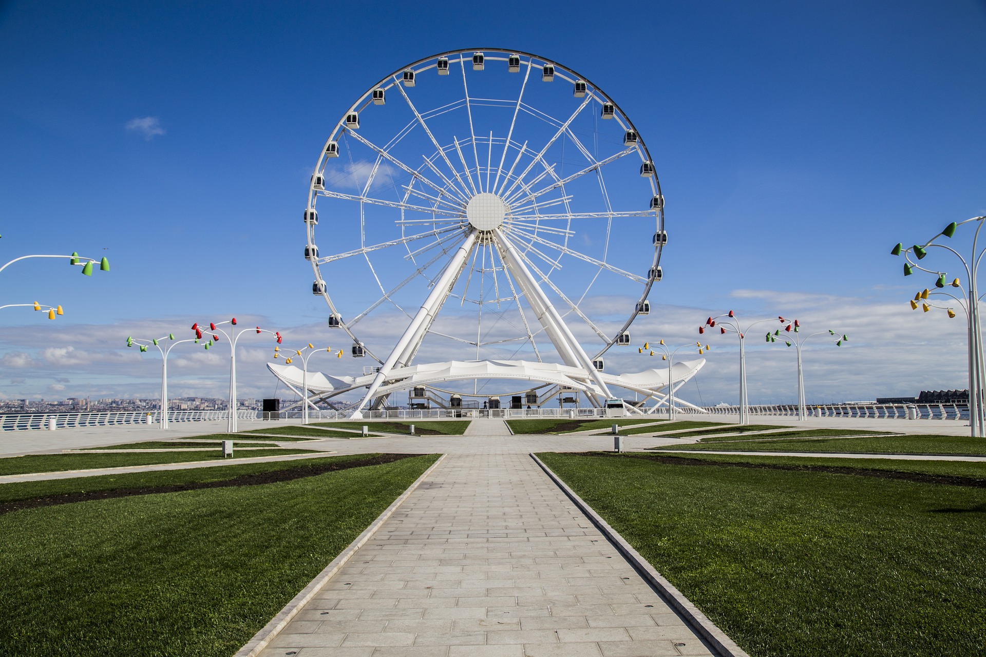 How to get from Baku Heydar Aliyev International Airport to the city centre