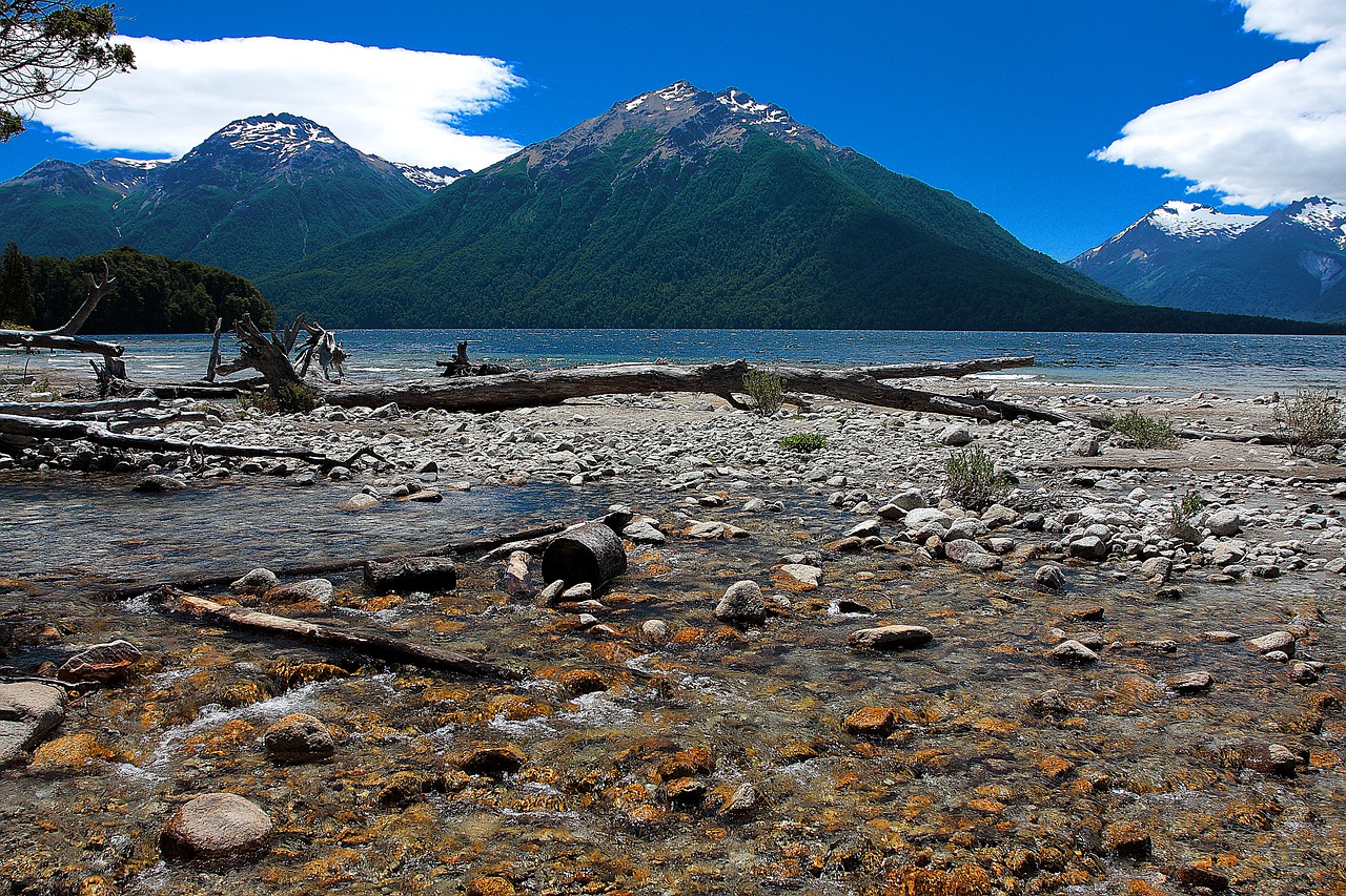 How to get from San Carlos DeBariloche Airport to the city centre