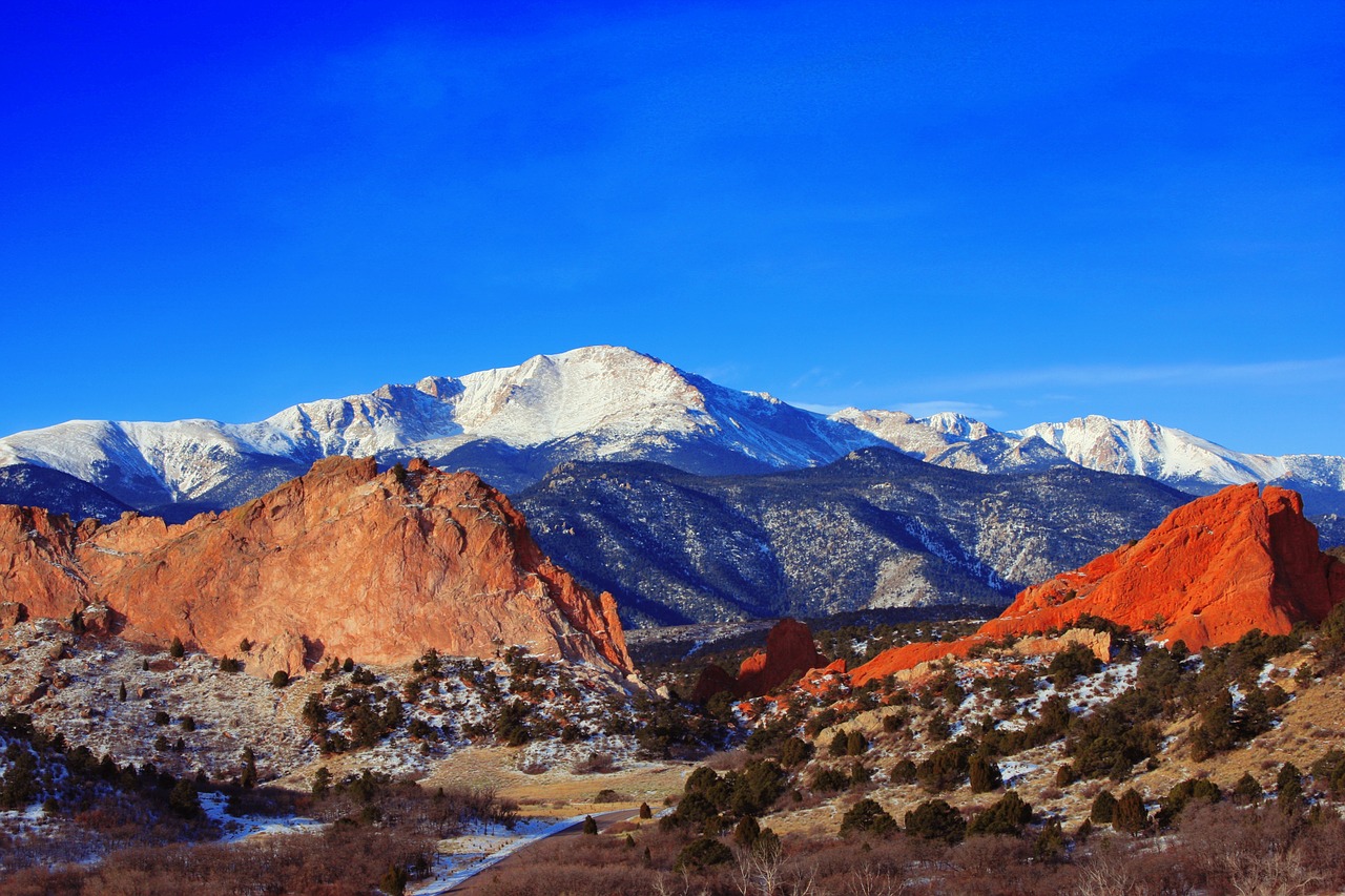 How to get from Colorado Springs Peterson Field Airport to the city centre
