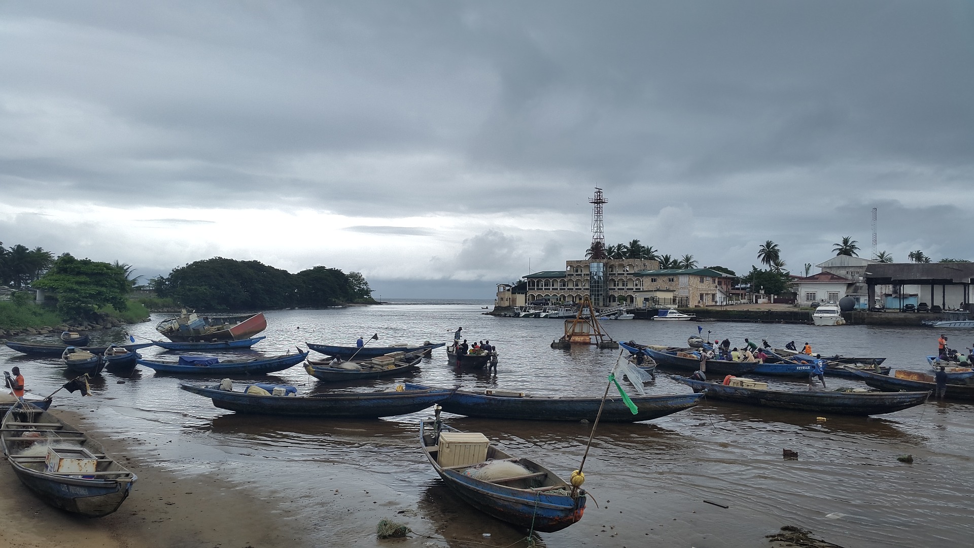 How to get from Douala Airport to the city centre