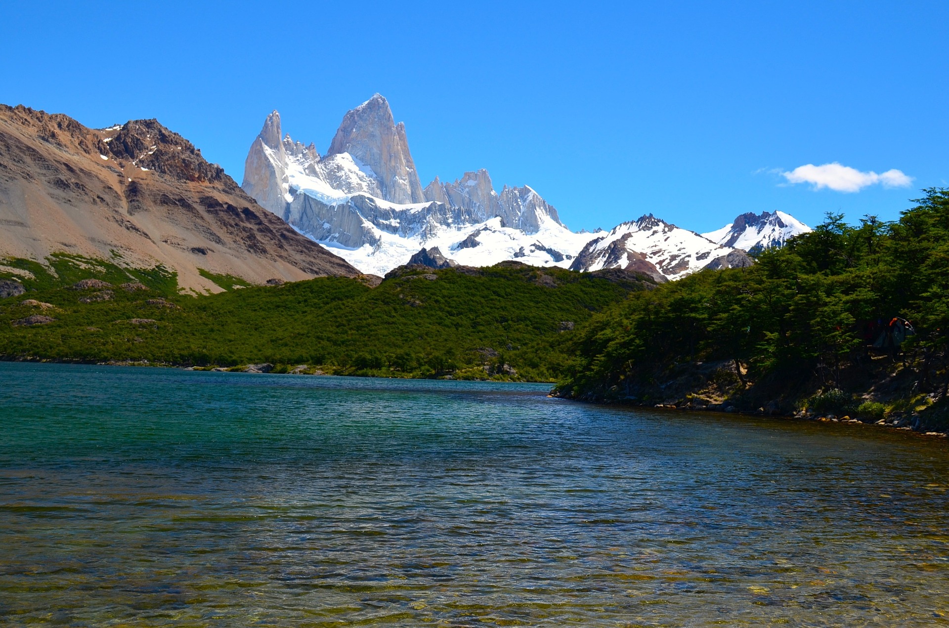 How to get from El Calafate Airport to the city centre