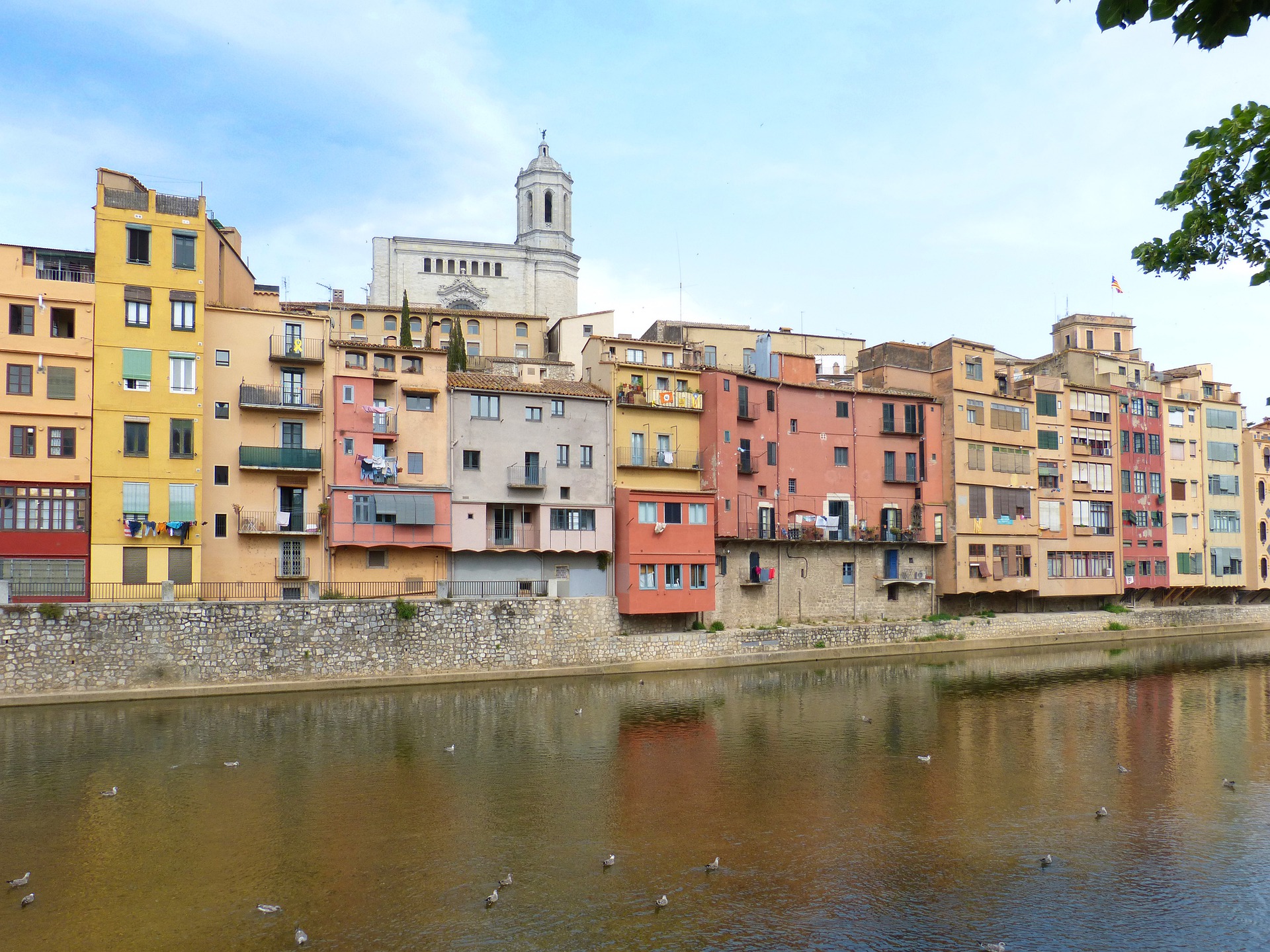 How to get from Gerona Airport to the city centre