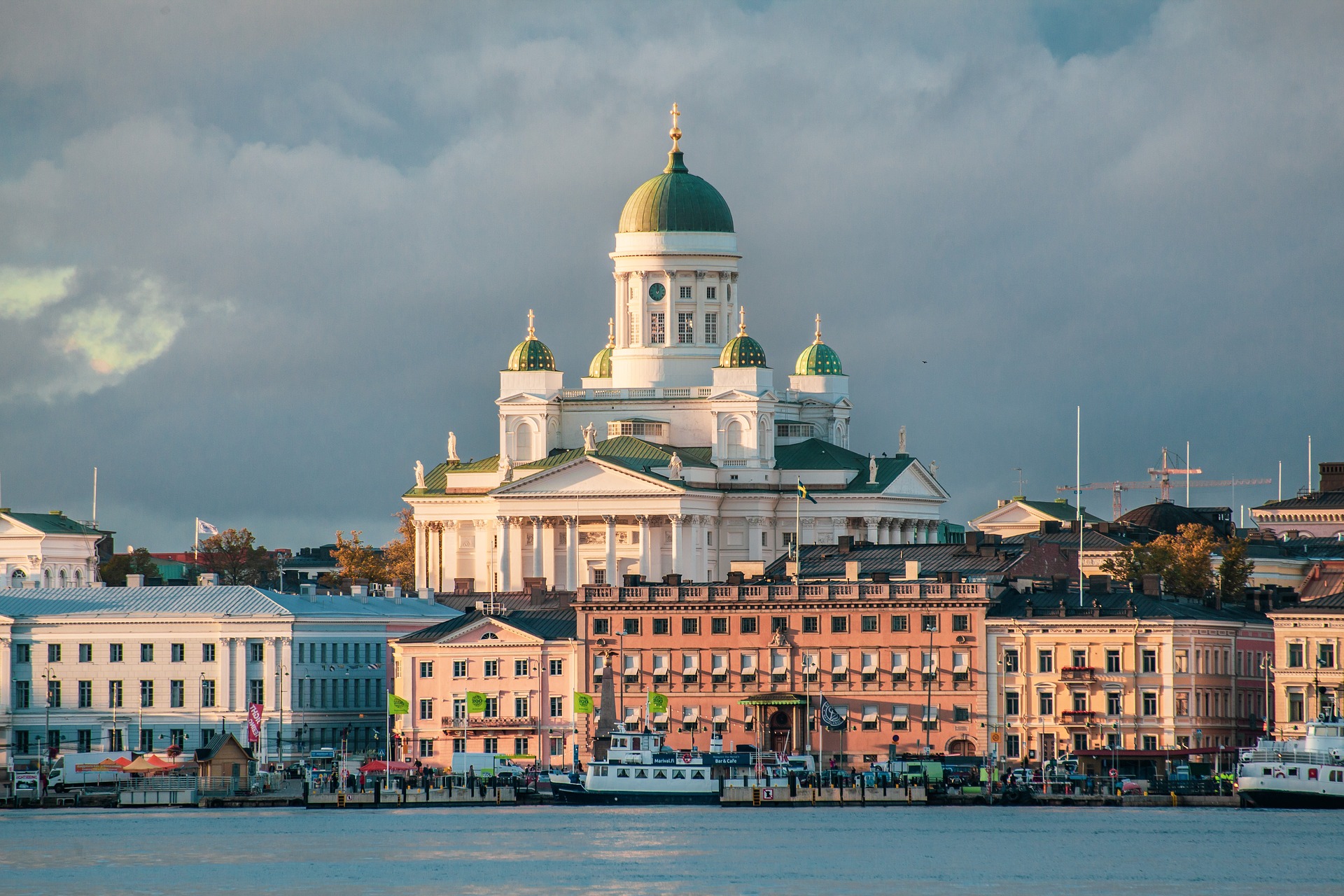 So gelangen Sie vom Flughafen Helsinki Vantaa in die Innenstadt