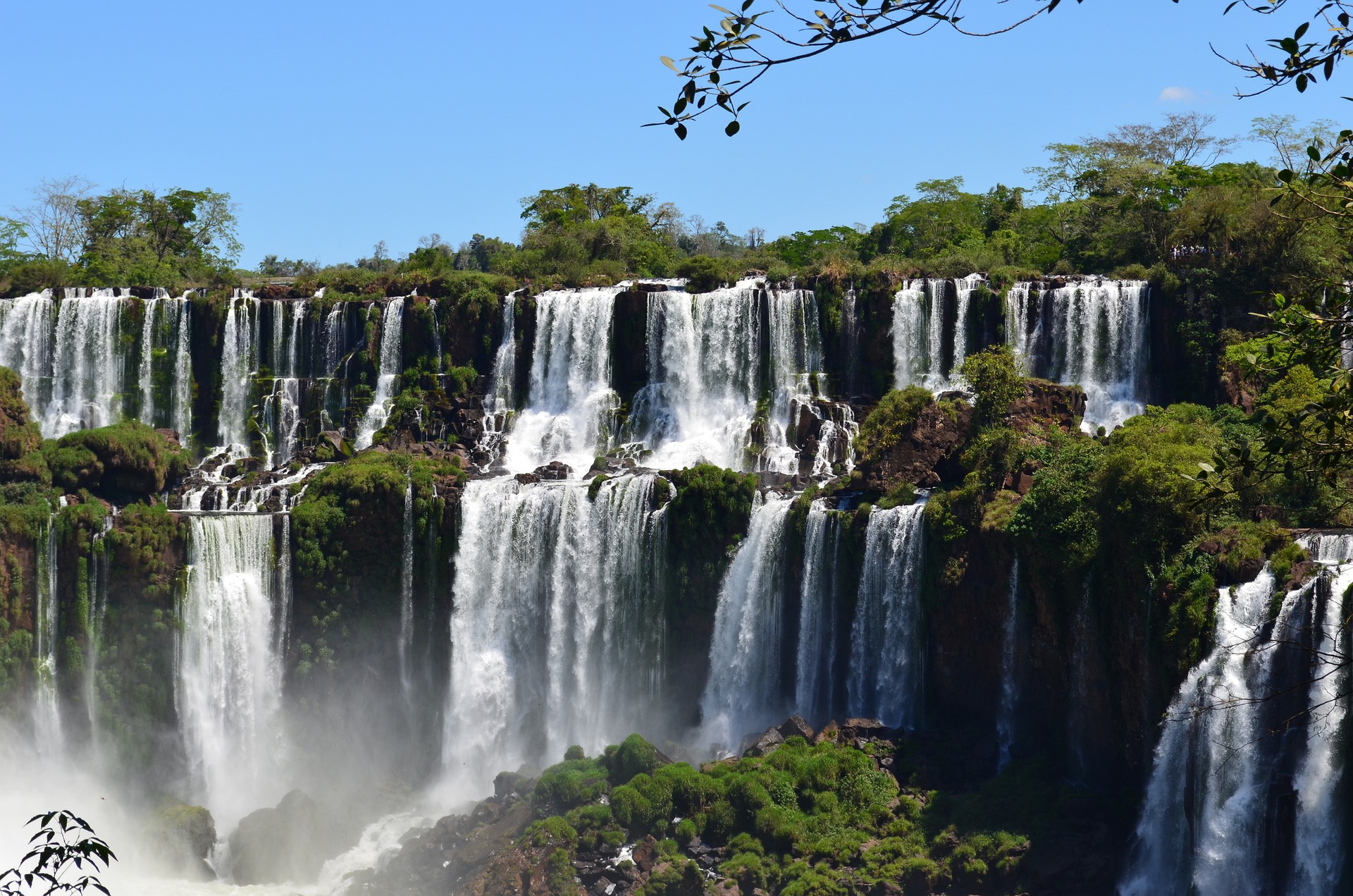 How to get from Iguazu Airport to the city centre