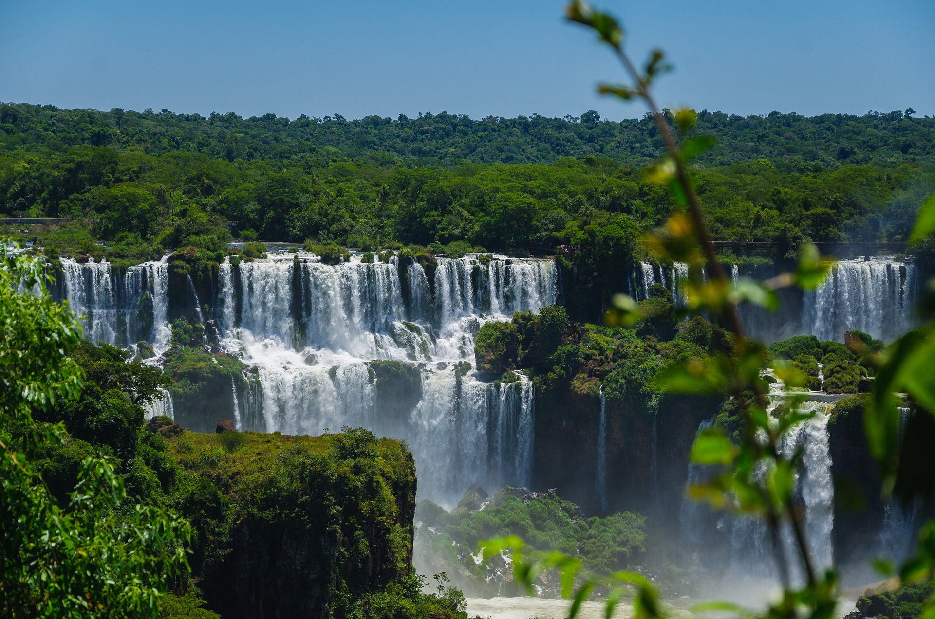 How to get from Foz do Iguaçu Airport to the city centre