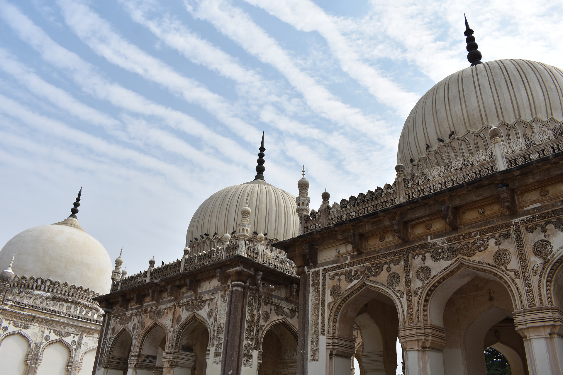 How to get from Hyderabad Airport to the city centre