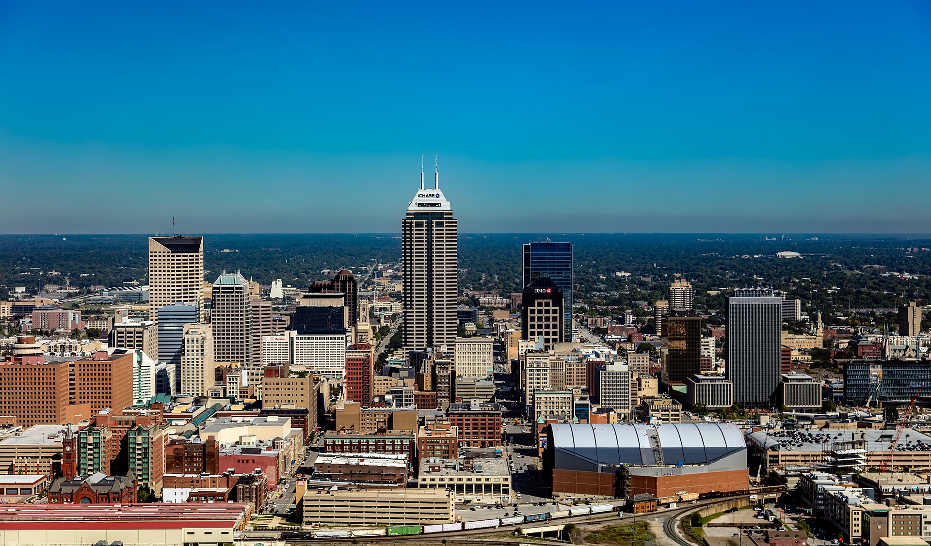 How to get from Indianapolis Airport to the city centre