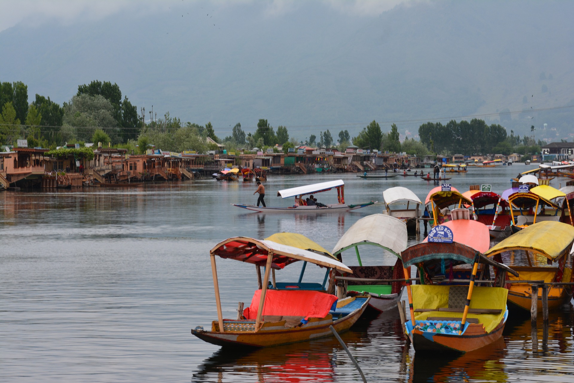 Cómo ir del Aeropuerto de Srinagar al centro