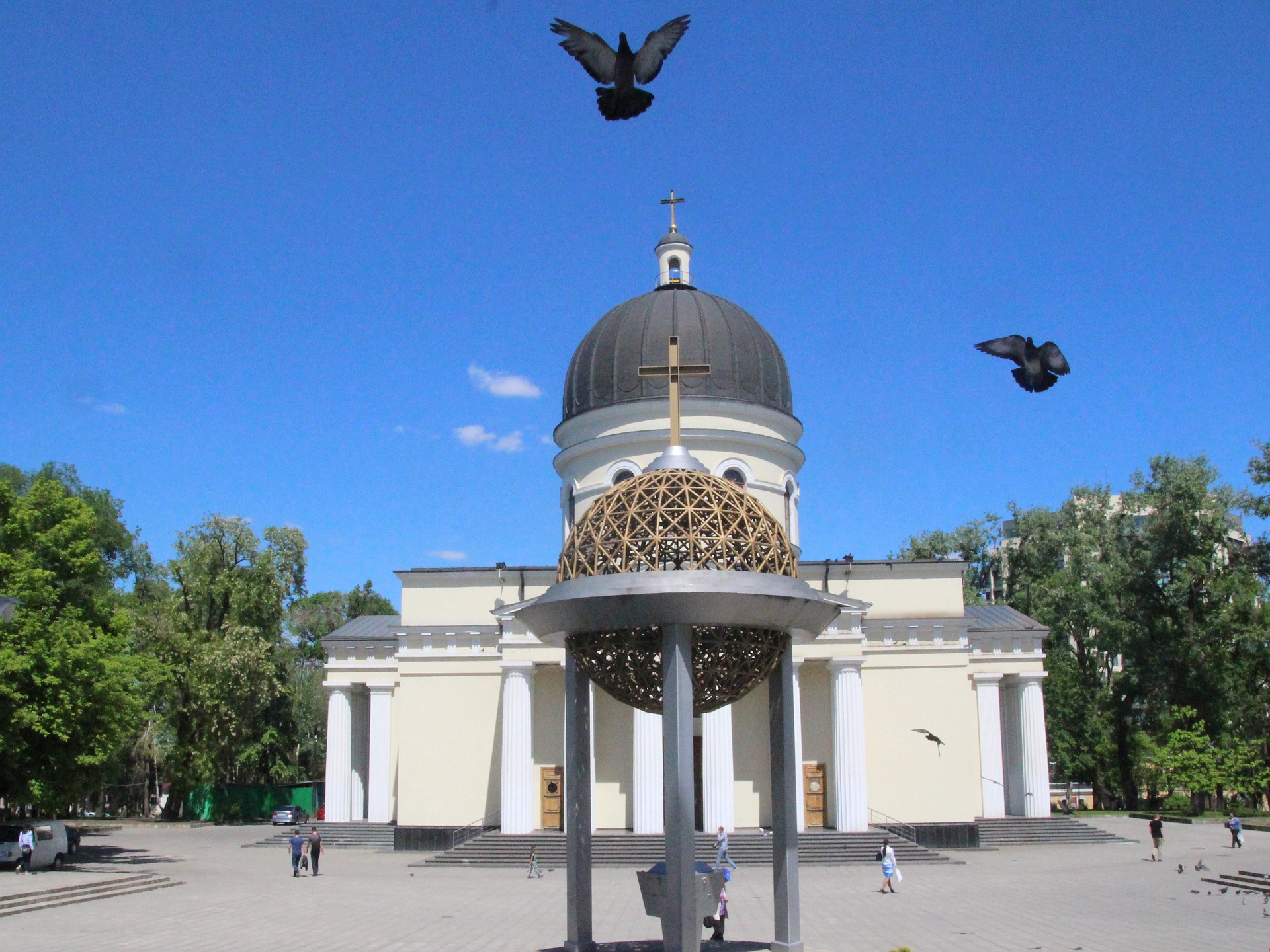 How to get from Chisinau Airport to the city centre