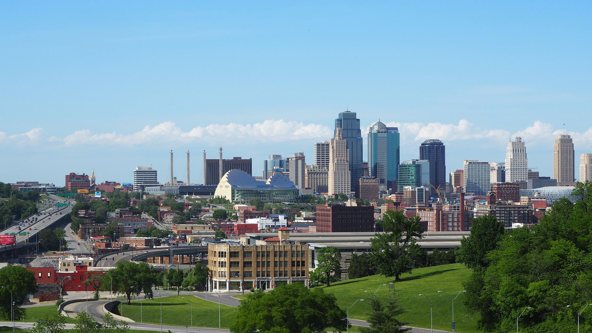 How to get from Kansas City Downtown Airport to the city centre