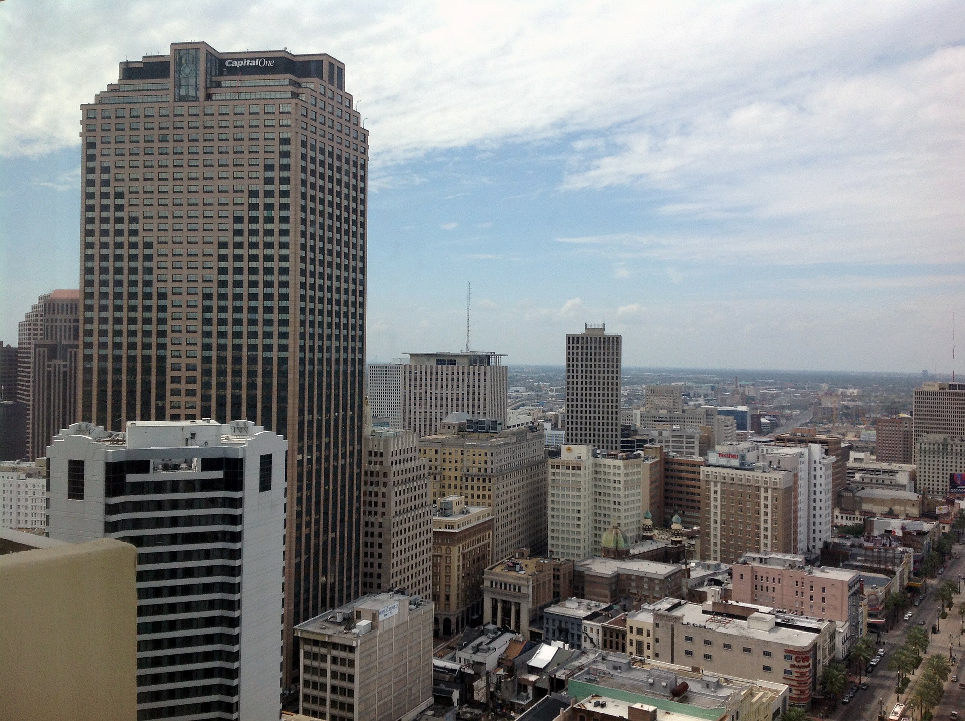 How to get from New Orleans Louis Armstrong Airport to the city centre