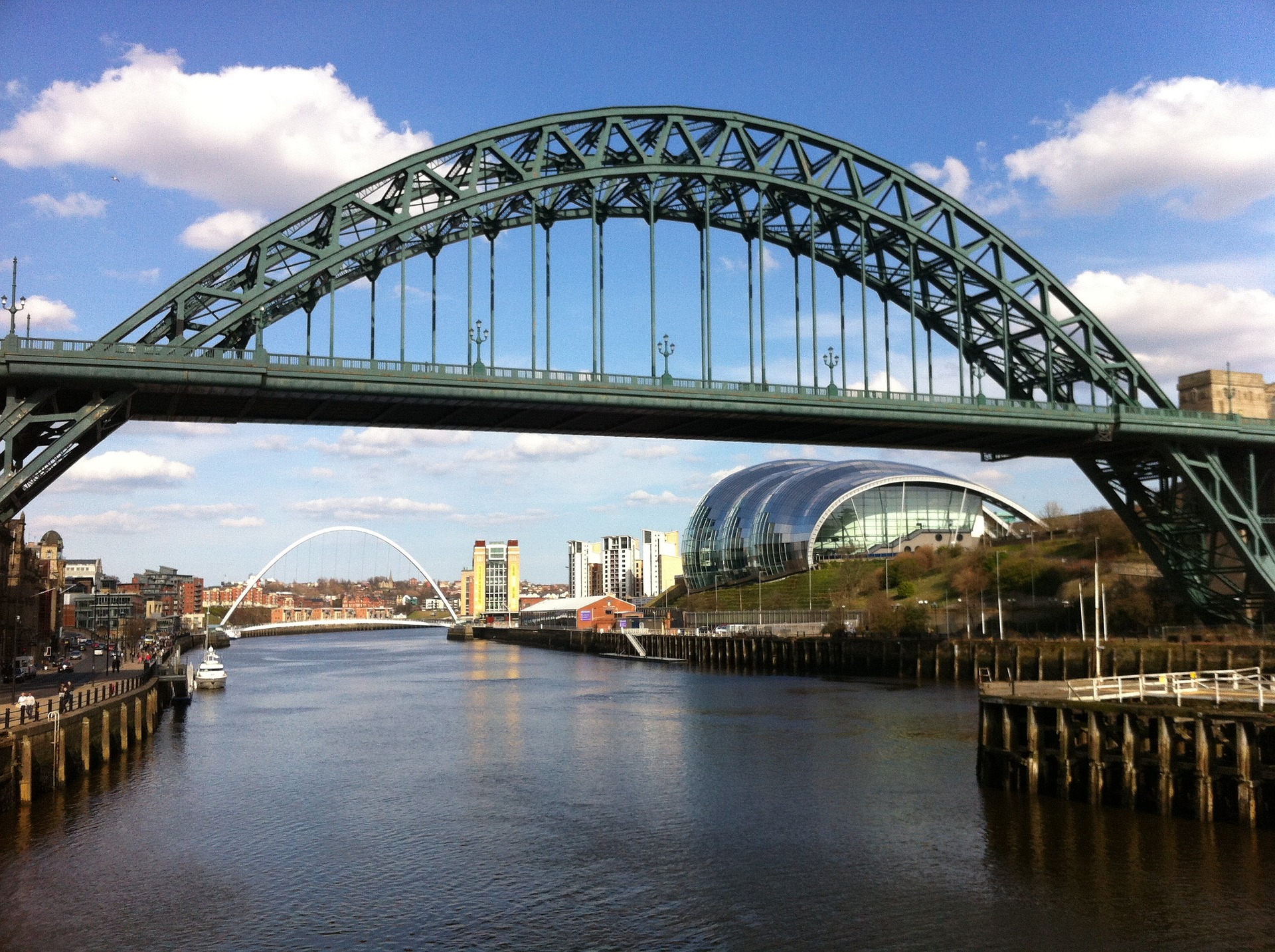 How to get from Newcastle Airport to the city centre