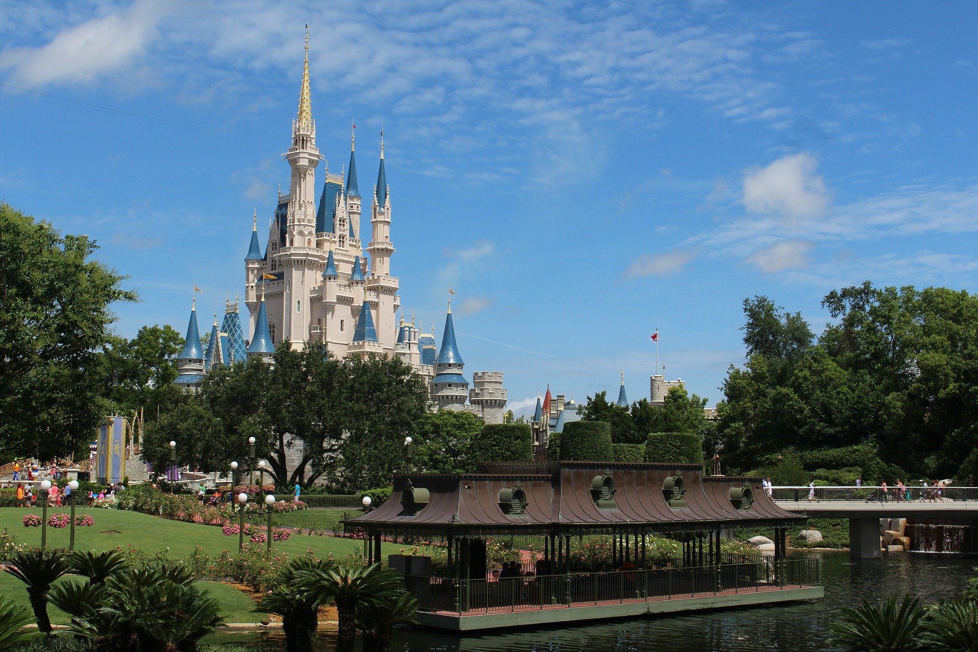 How to get from Orlando International Airport to the city centre