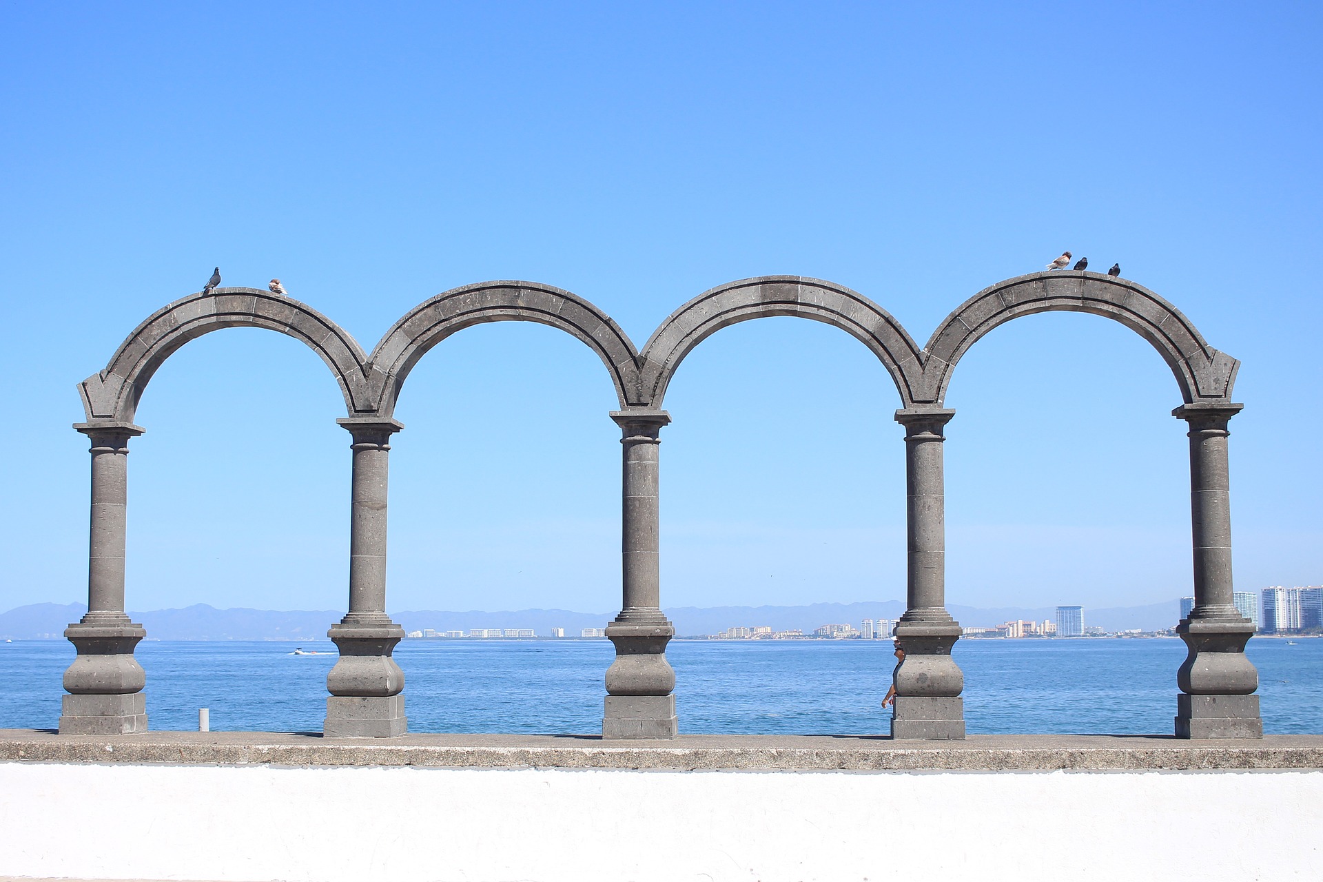 How to get from Puerto Vallarta Airport to the city centre