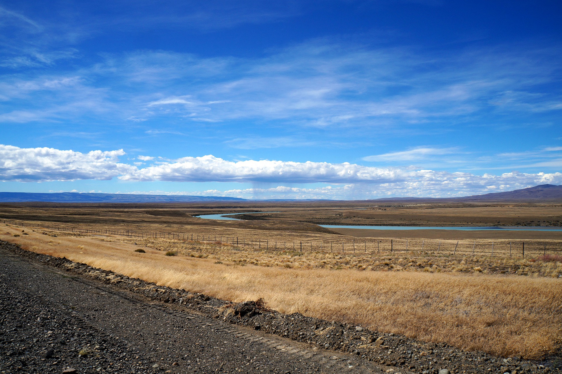 How to get from Trelew Airport to the city centre