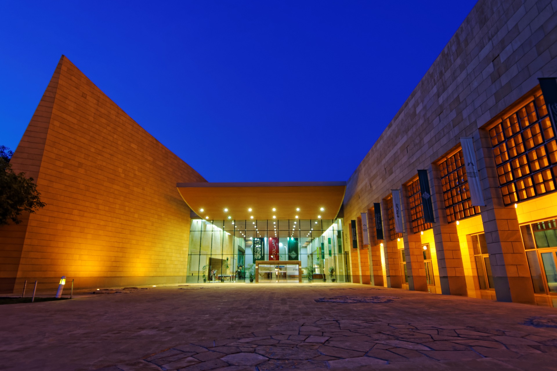 How to get from Riyadh Airport to the city centre