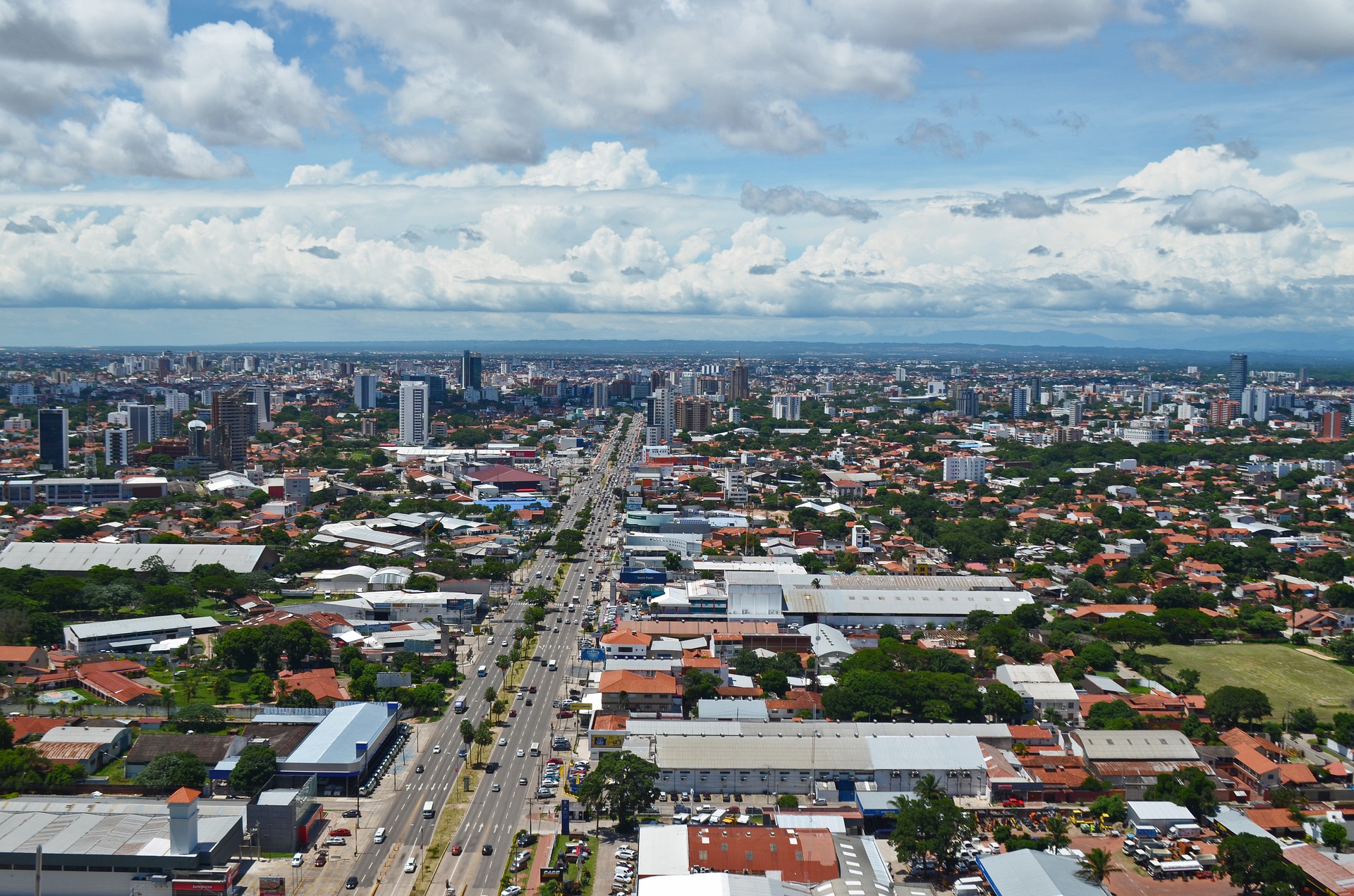 How to get from Santa Cruz Viru Viru Airport to the city centre
