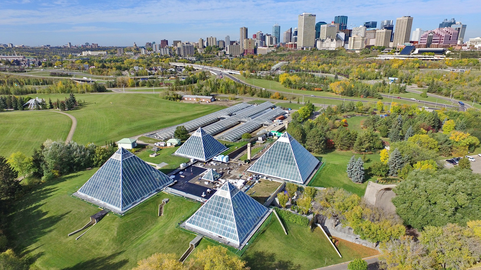 How to get from Edmonton International Airport to the city centre