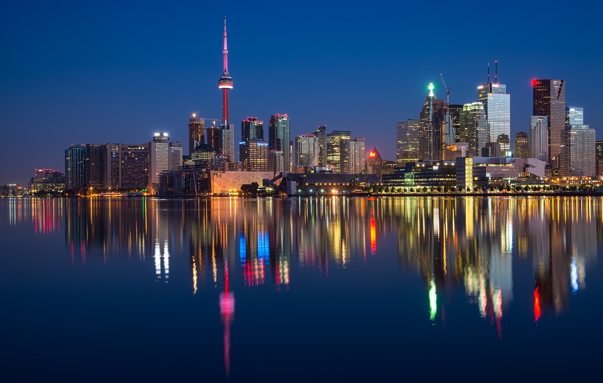 How to get from Toronto Island Airport to the city centre
