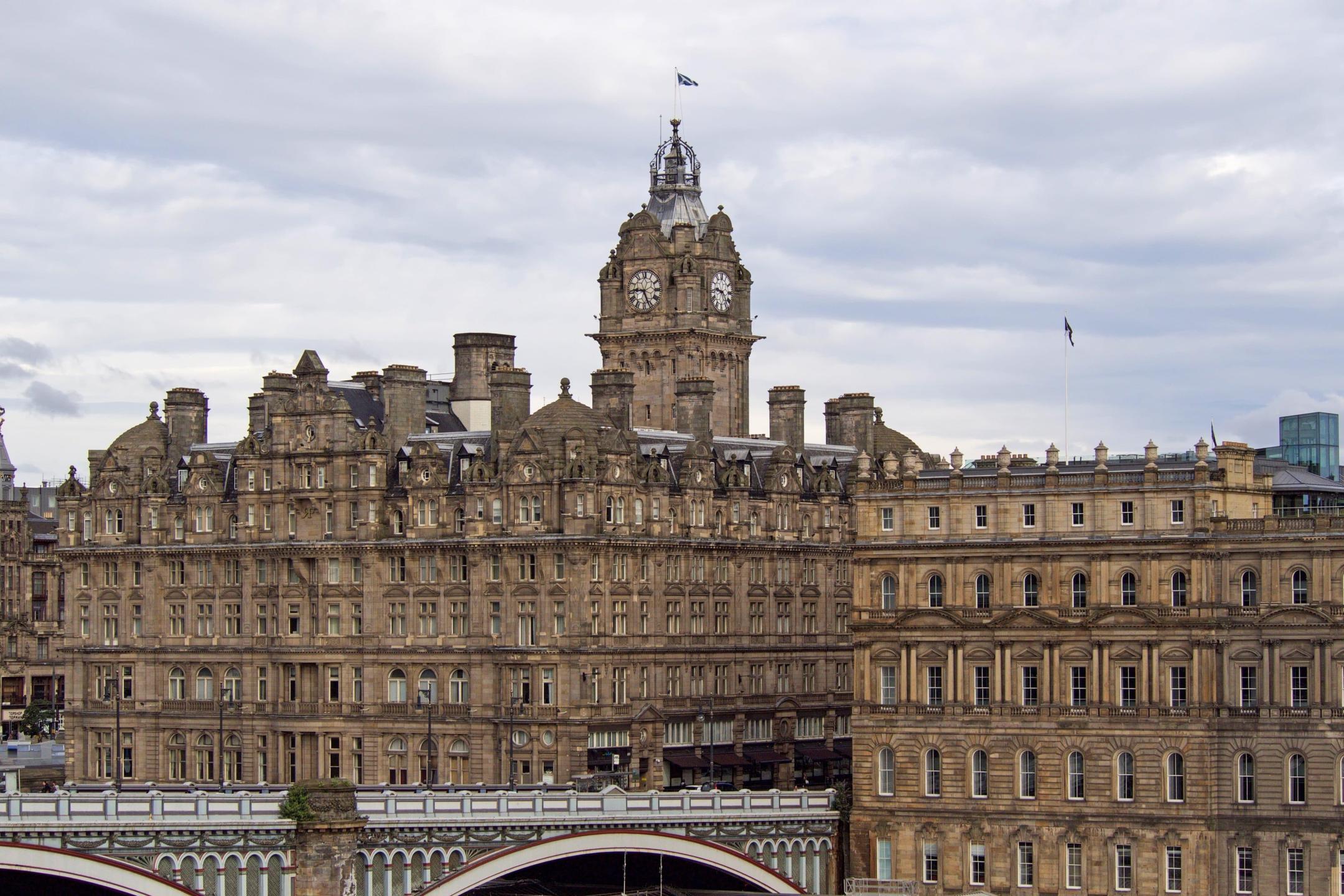 Cheap flights to Edinburgh