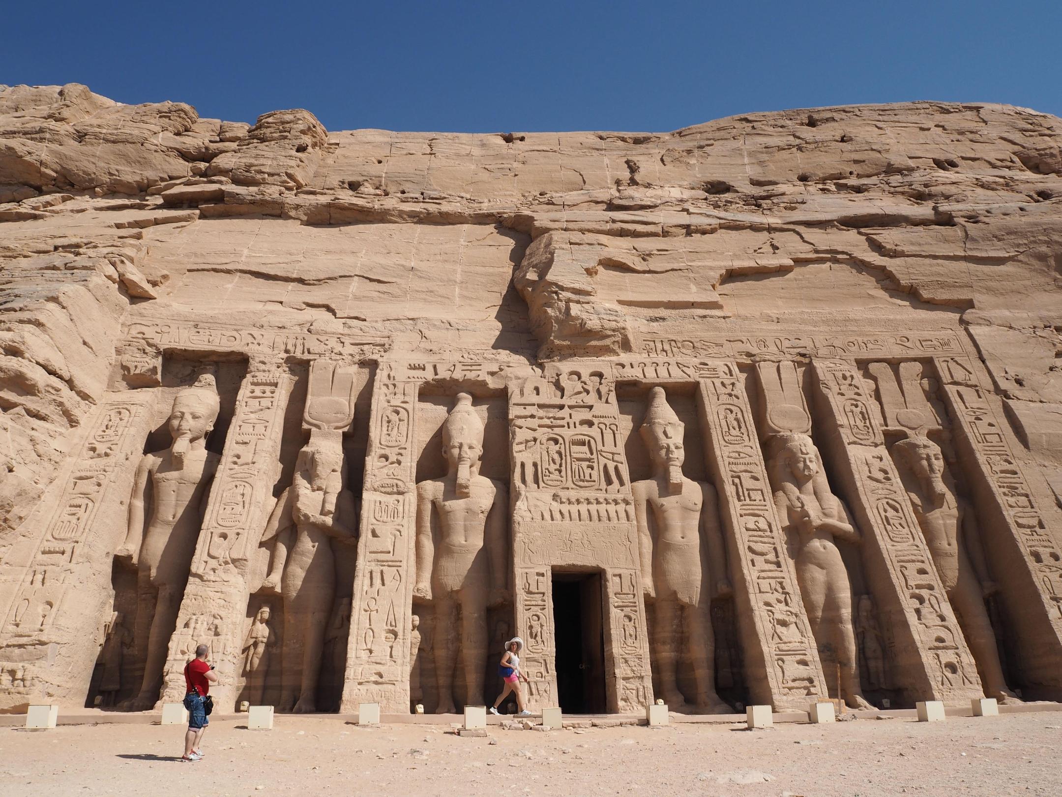 Scopri Luxor: storia e attività